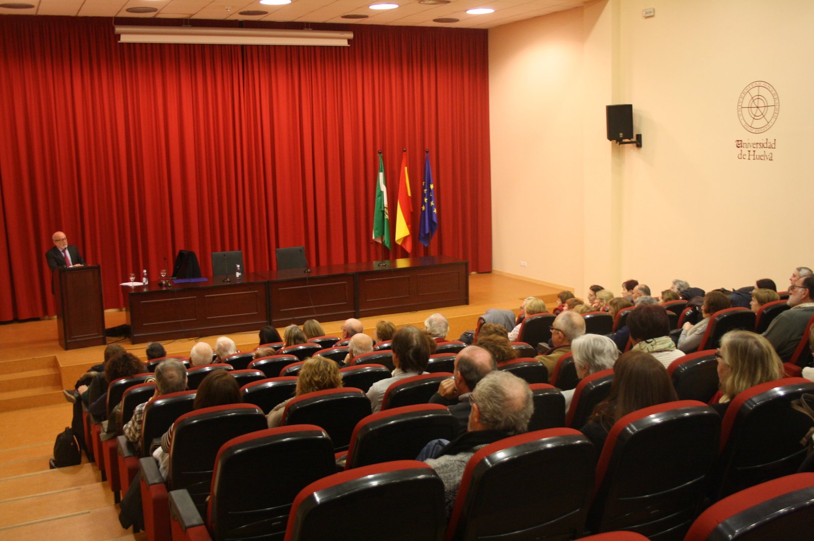 Los alumnos del Aula de la Experiencia de Riotinto descubren las mejores cartas de amor de la historia