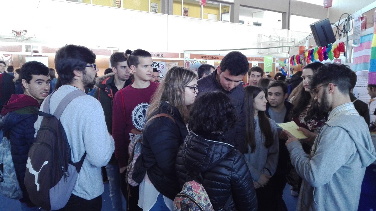 Sesenta estudiantes de la Cuenca Minera conocen por dentro la Universidad