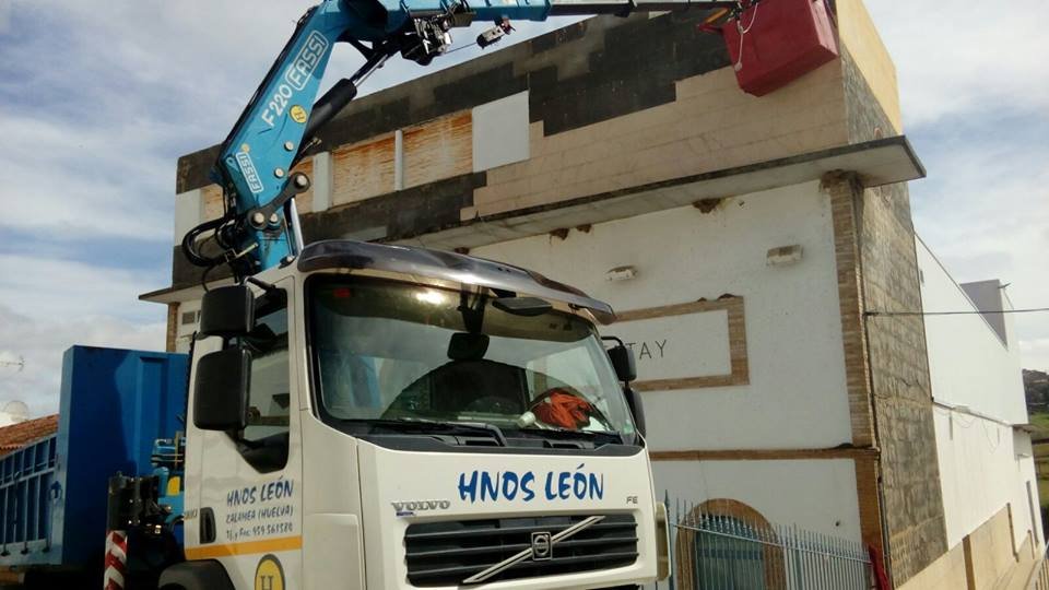 El Teatro Ruiz Tatay de Zalamea cambia de fachada