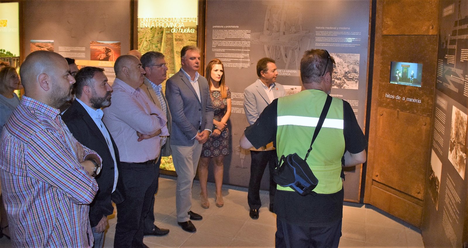Casi 1.100 personas pasan por el Centro de Visitantes de Peña del Hierro en su primera semana