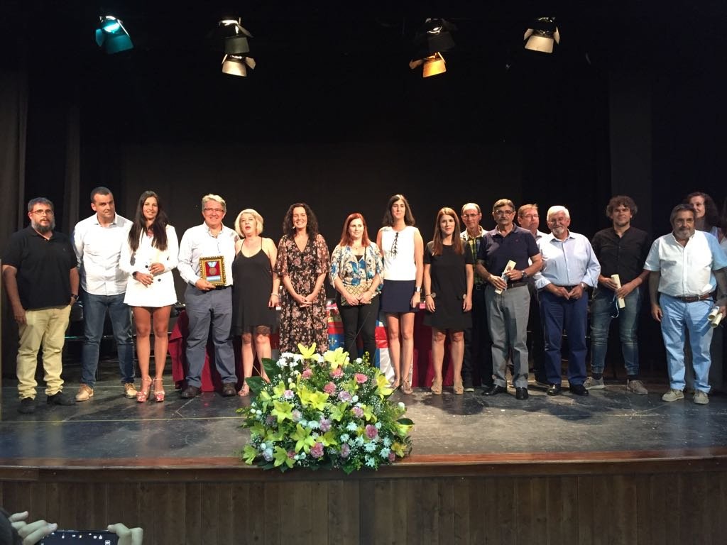 El Campillo celebra el 87 aniversario de su independencia con una emotiva ceremonia