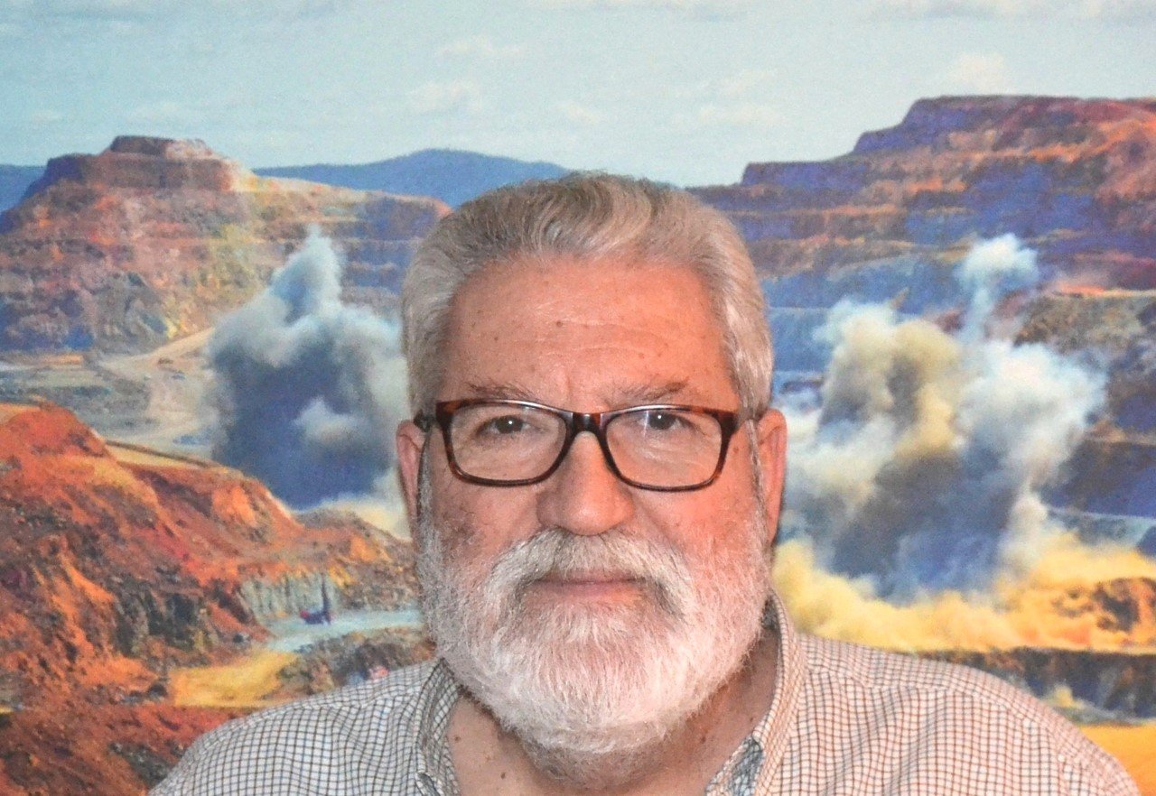 Antonio Perejil Delay, un nervense que muestra su amor a su tierra a través de la literatura, la historia y la fotografía