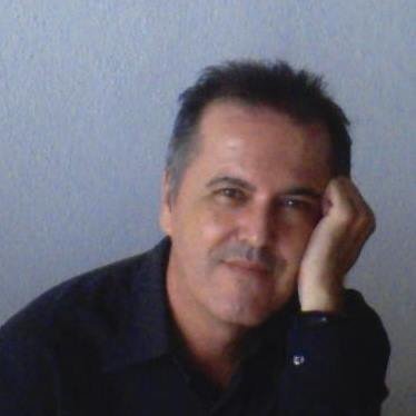 Cobos Wilkins participará en Granada en el programa literario ‘Poesía en el Jardín’