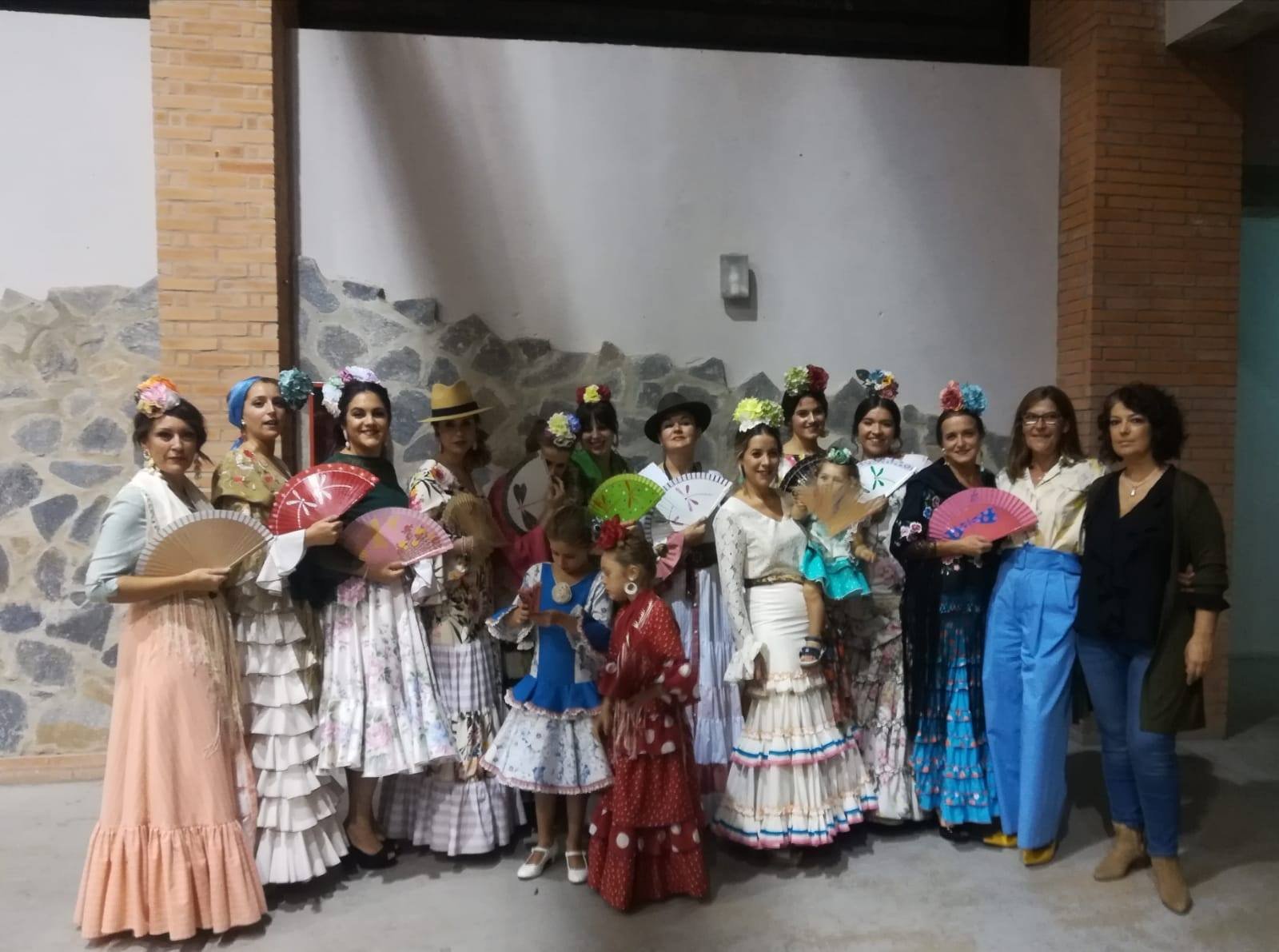 Valera y Gallart exponen sus nuevos trajes y abanicos en Campofrío