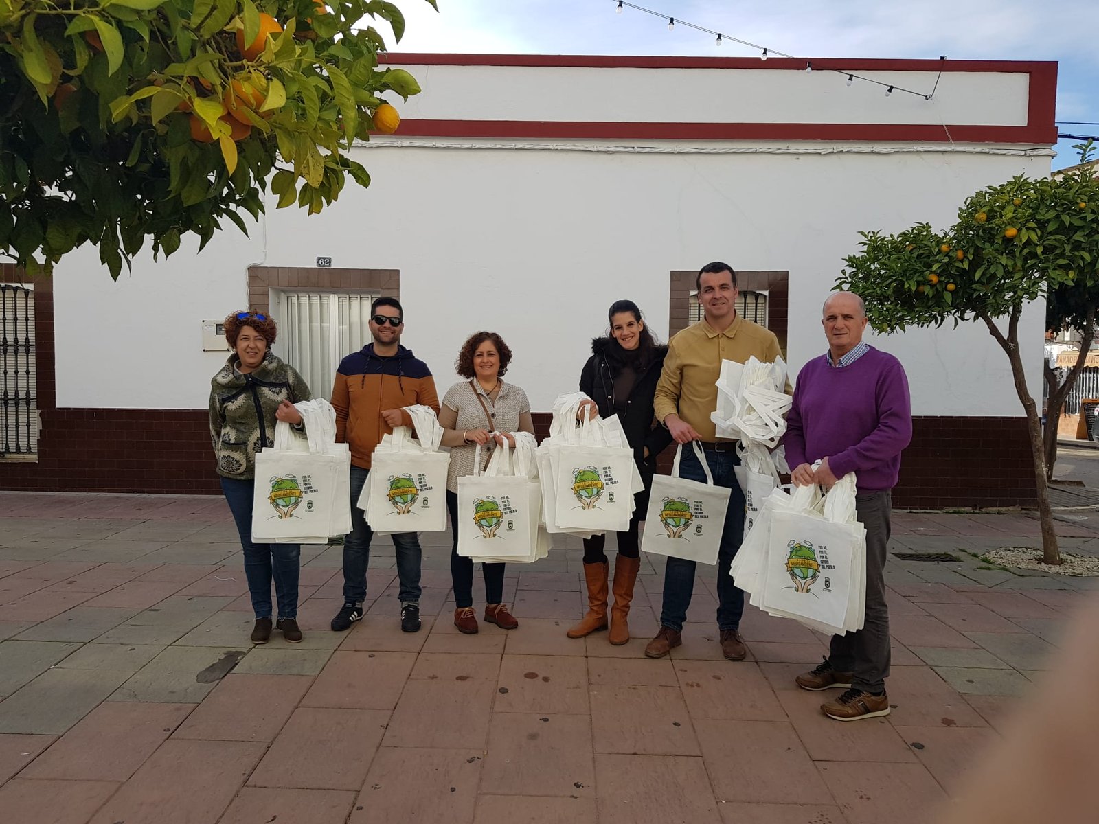 El Campillo cambia el plástico por la tela