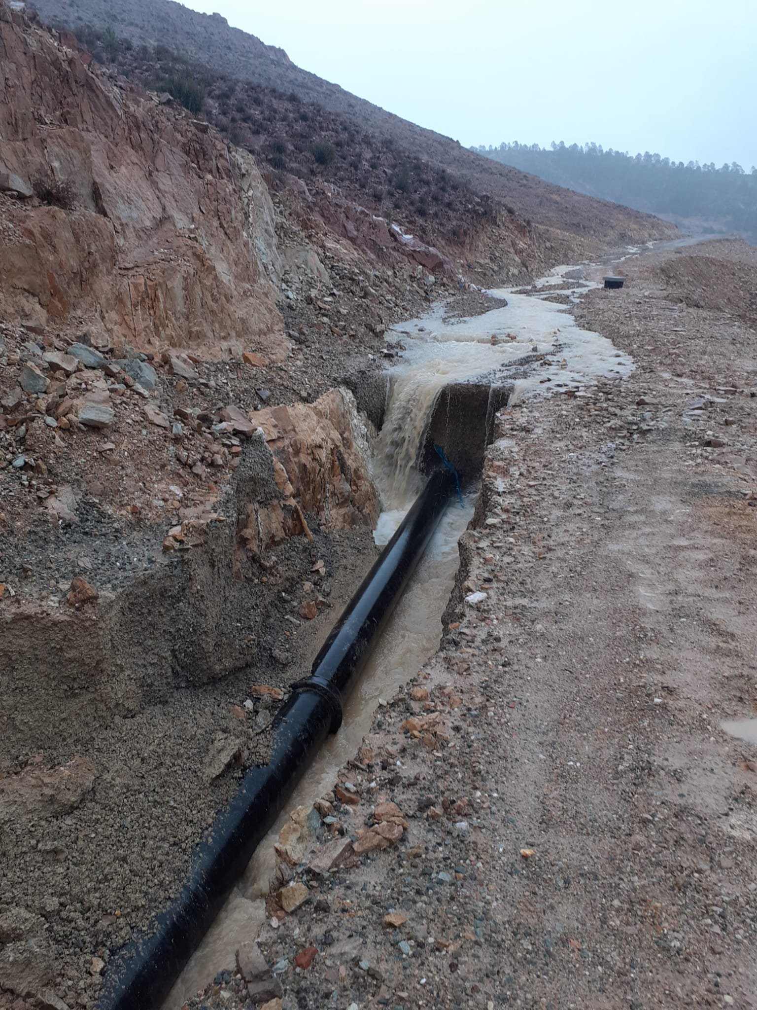 Las lluvias provocan una rotura en la red de abastecimiento de Riotinto a Nerva