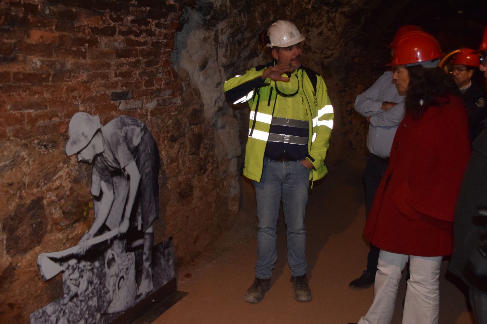 Peña de Hierro permite al visitante sentir los trabajos mineros de interior
