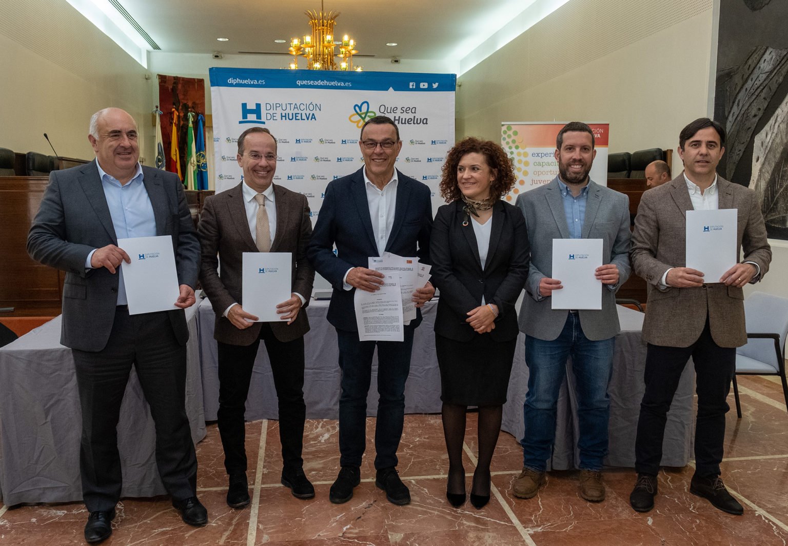 Los jóvenes de la Cuenca Minera se disputan 14 becas de 540 euros mensuales