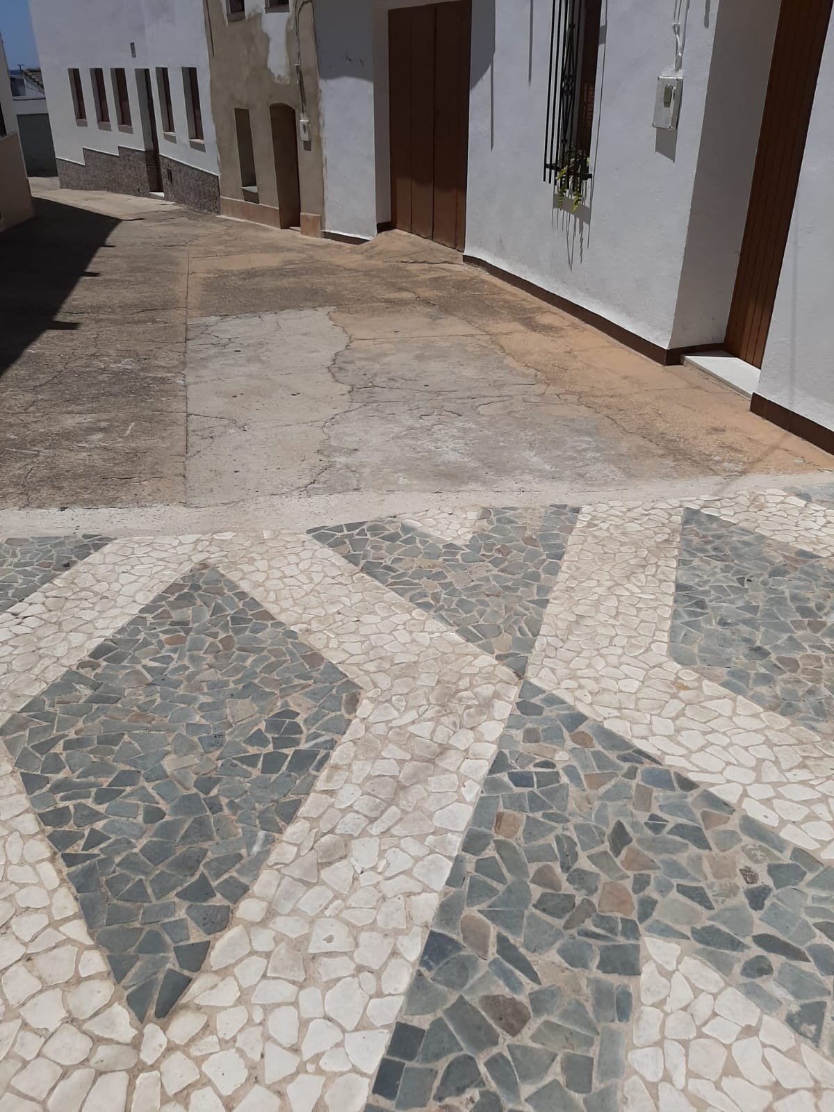 Berrocal finalizará la pavimentación de la calle Altozano con el PFEA 2020