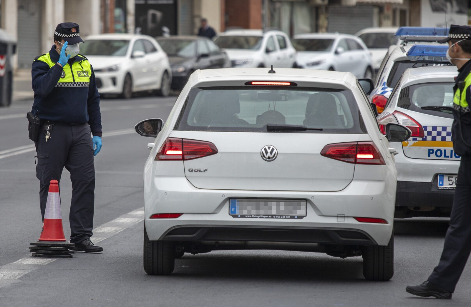 La negativa a usar la mascarilla y los botellones provocan casi 600 denuncias en la capital