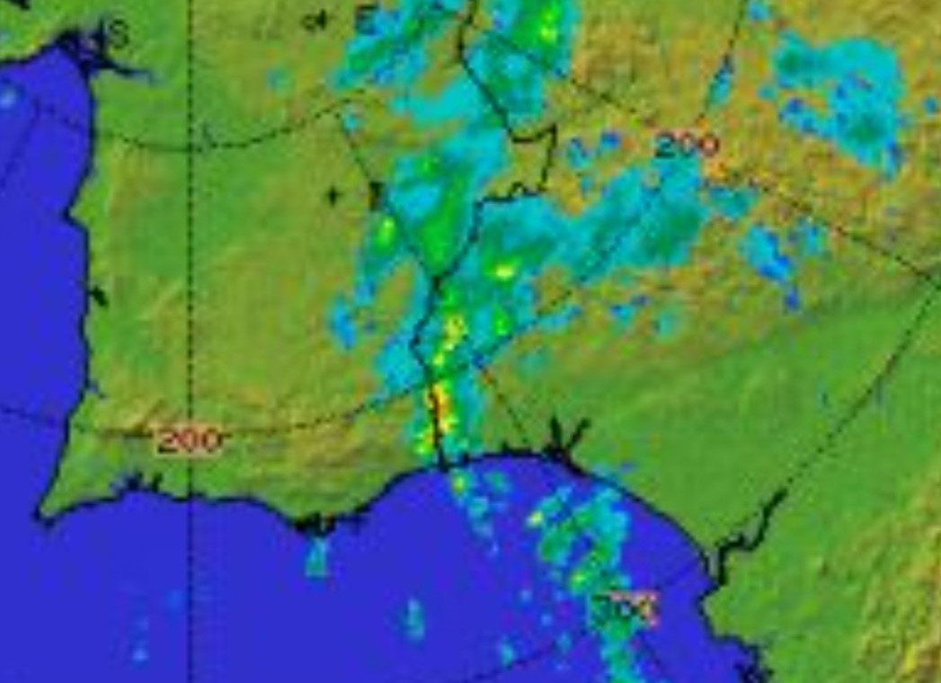 Se activa el aviso amarillo por tormentas mientras El Granado sufre una auténtica tromba de agua