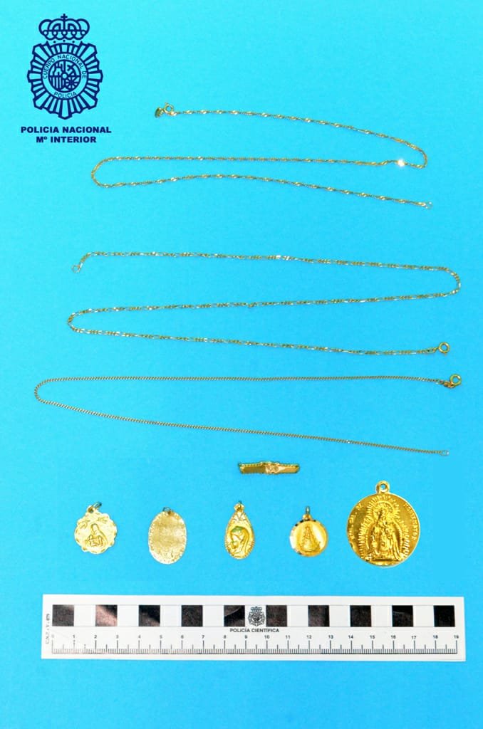Detienen a dos personas por el robo de joyas a la Virgen del Amor de Huelva