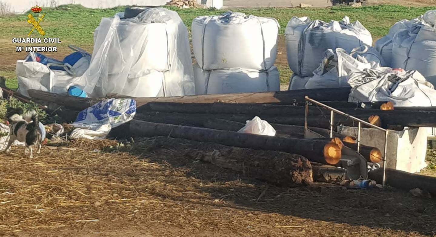 Investigado por robar 26 postes de teléfono en Beas