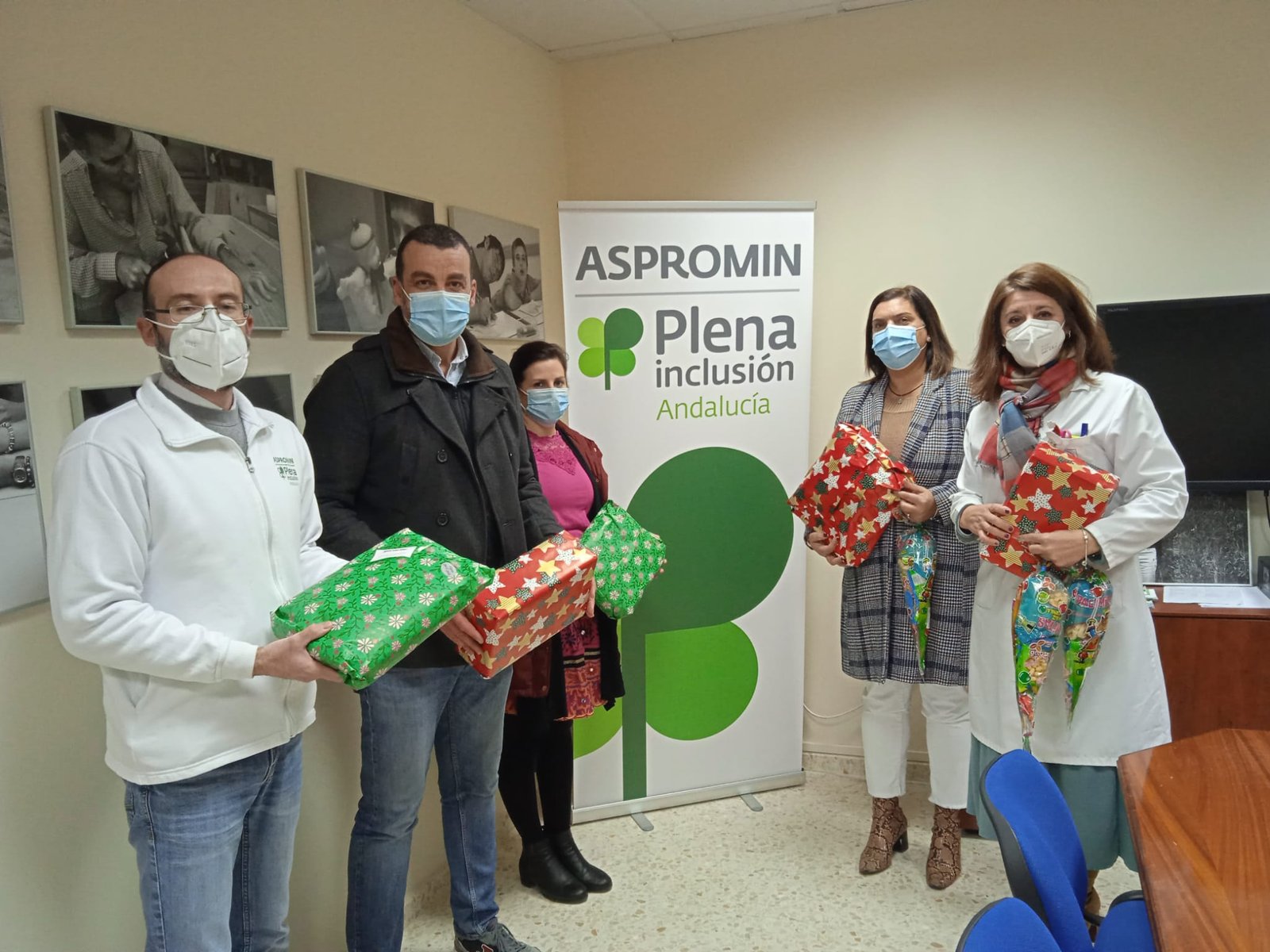 Los Reyes Magos se adelantan en El Campillo para llevar sus regalos a Aspromín