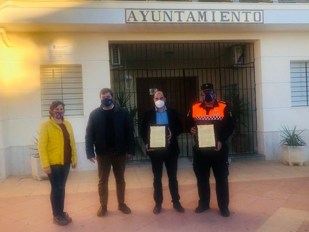 El Campillo recibe un reconocimiento por ayudar a los usuarios de la residencia de La Zarza