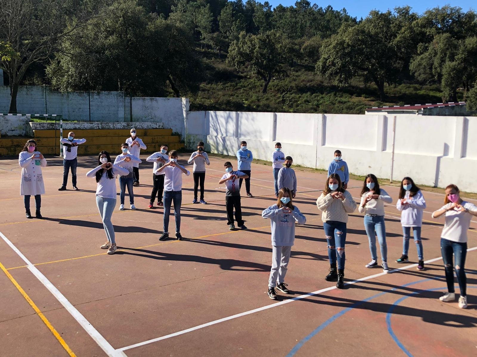 Los niños de La Granada y Campofrío celebran el Día de la Paz