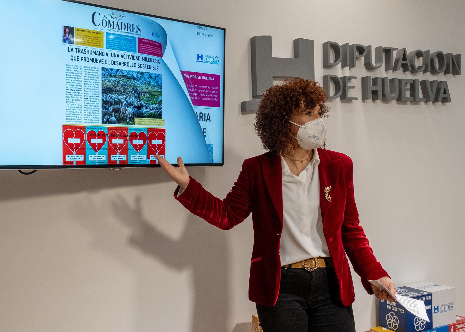 Mujeres de un taller en Zalamea participan en la edición del periódico ‘Las Comadres’