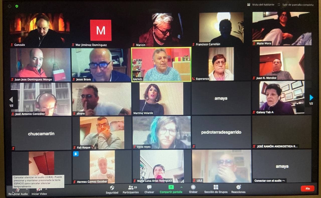 Martina Velarde mantiene un encuentro con la militancia de Podemos de Huelva