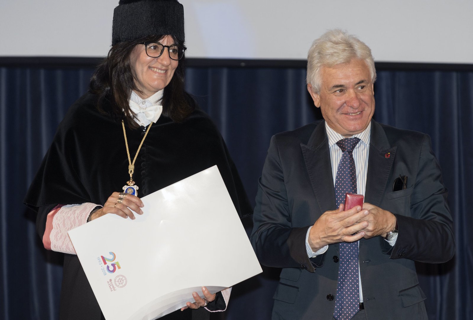 Miguel Palacios y el personal de los centros sanitarios, Medallas de oro de la UHU