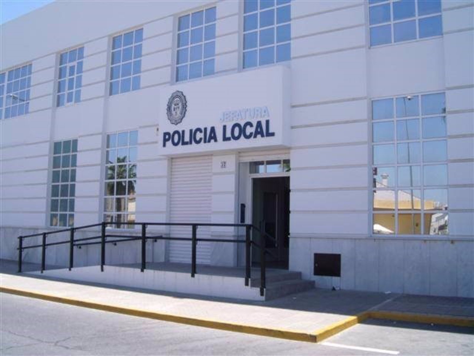 Libertad con cargos para los dos agentes de la policía de Lepe acusados de delitos graves