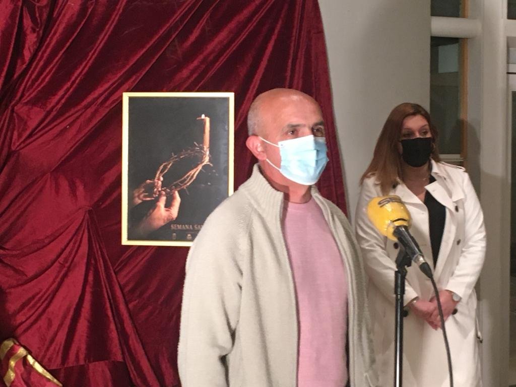 La Semana Santa de Valverde muestra su respeto por los mayores y refleja el dolor y la esperanza de este tiempo