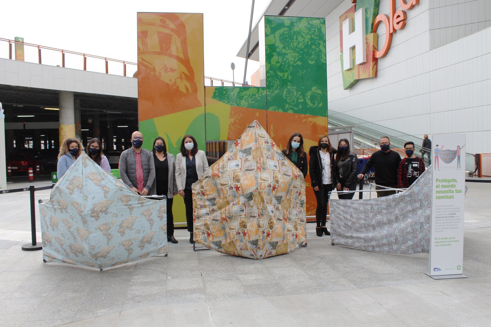 Tres mascarillas gigantes elaboradas en el IES Galeón de Isla Cristina optan al récord mundial