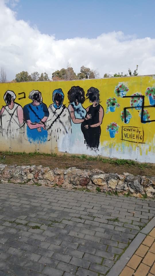 Pintadas nazis en el mural de ‘Mujeres 24 horas’ realizado para el 8M