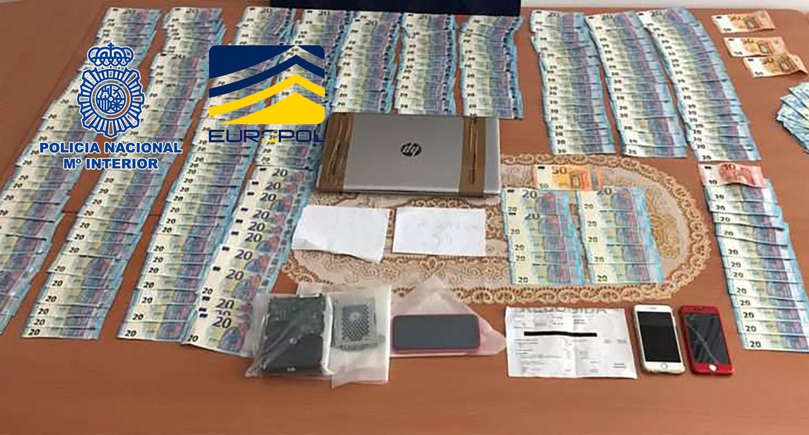 Dos detenidos en Almonte por vender billetes falsos a través de redes sociales