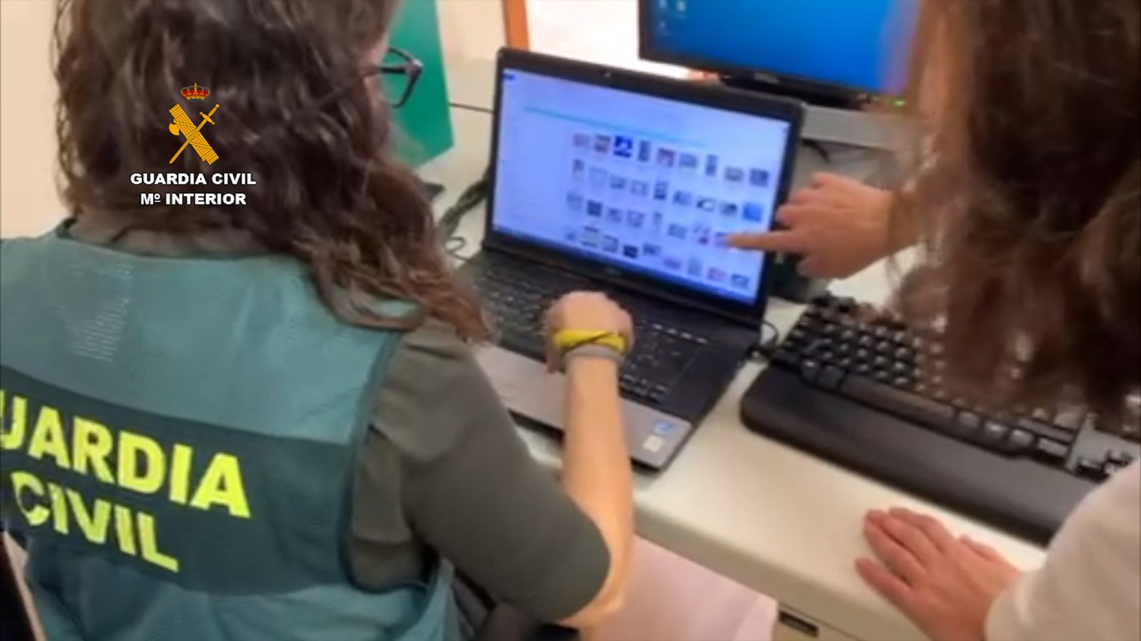 Detenido en Huelva tras engañar a 96 niñas para que le enviaran fotos sexuales