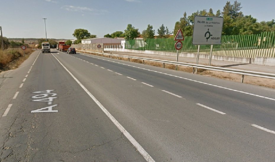 Cuatro jóvenes hospitalizados tras un accidente múltiple en Moguer