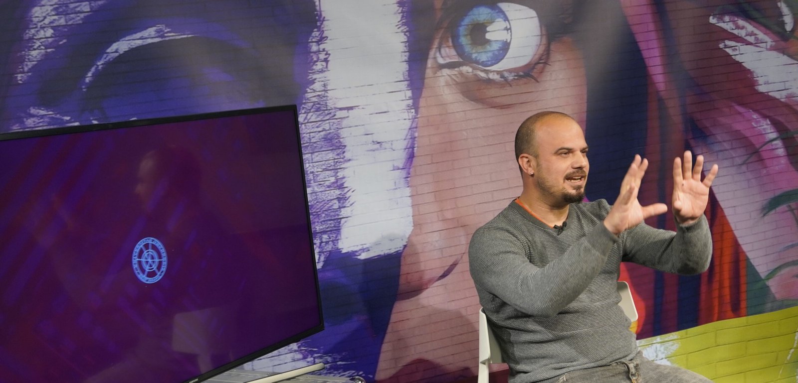 Manomatic reivindica el papel de la mujer desde la prehistoria con un espectacular mural en la UHU