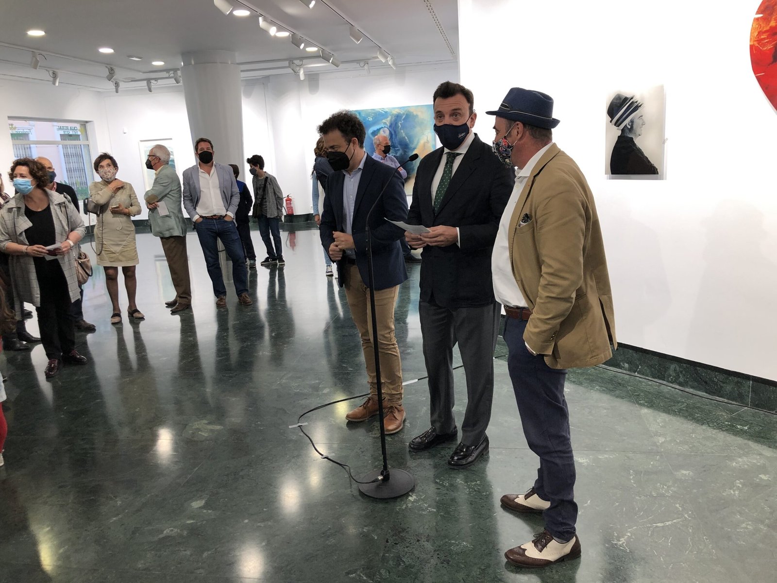 El «espíritu inquieto» de Víctor Pulido inunda de arte la Fundación Caja Rural