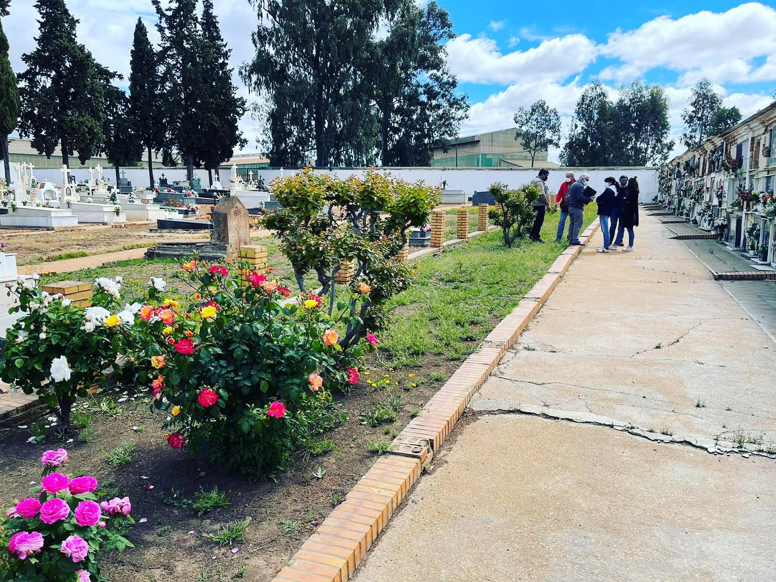 Riotinto celebra el inminente inicio de los trabajos en la fosa común del municipio