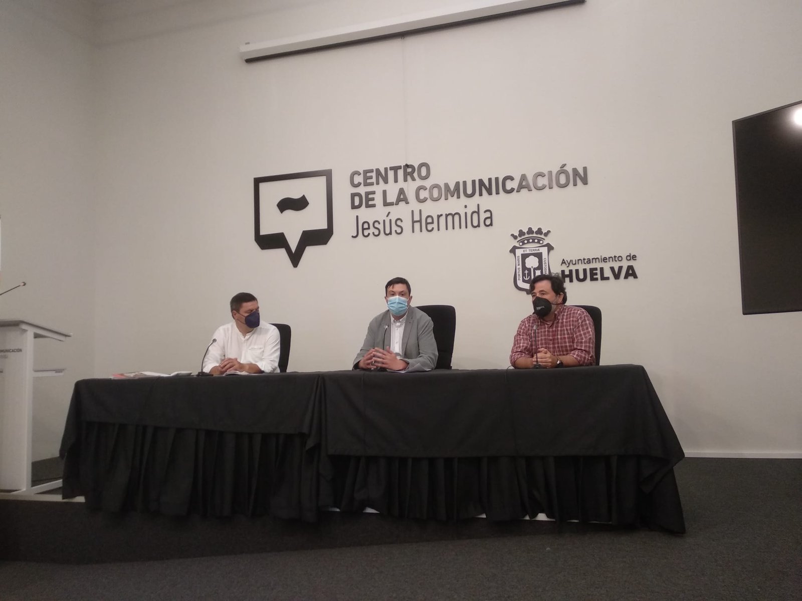 Los periodistas zalameños Rafa López y Fermín Cabanillas analizan la información sobre el Covid en un curso