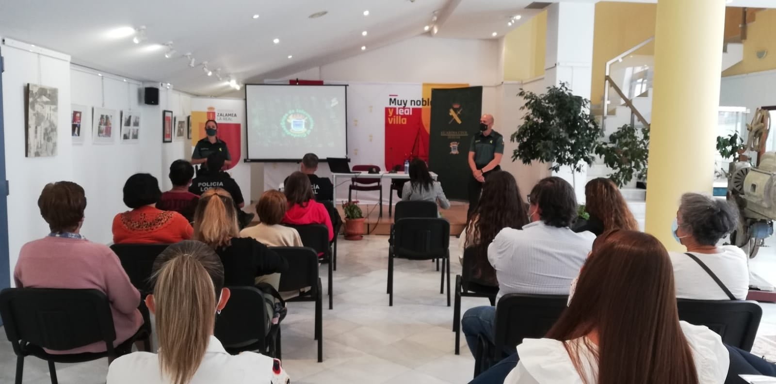 La Guardia Civil informa sobre ‘ciberacoso y riesgos en Internet’ en Zalamea