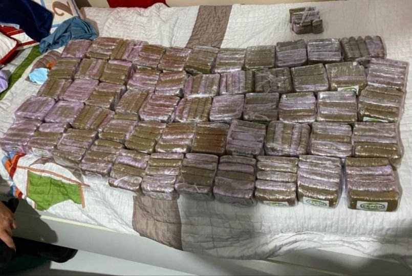 Un riña familiar alerta a la policía que descubre 279 placas de hachís en un domicilio de Ayamonte