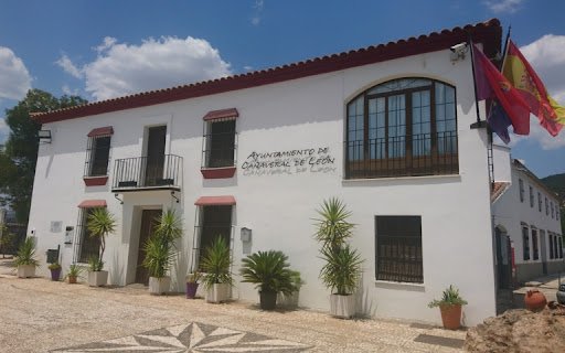 El Ayuntamiento de Cañaveral cierra de forma temporal por el positivo de un empledo