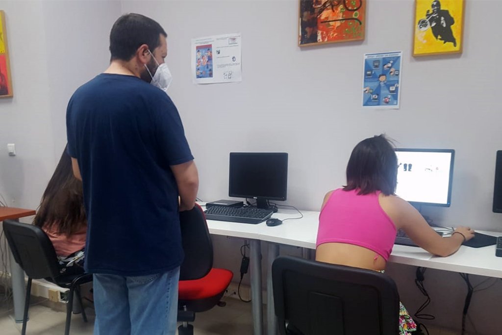 El certificado covid o la vida laboral, entre los trámites más demandados en Guadalinfo Cartaya
