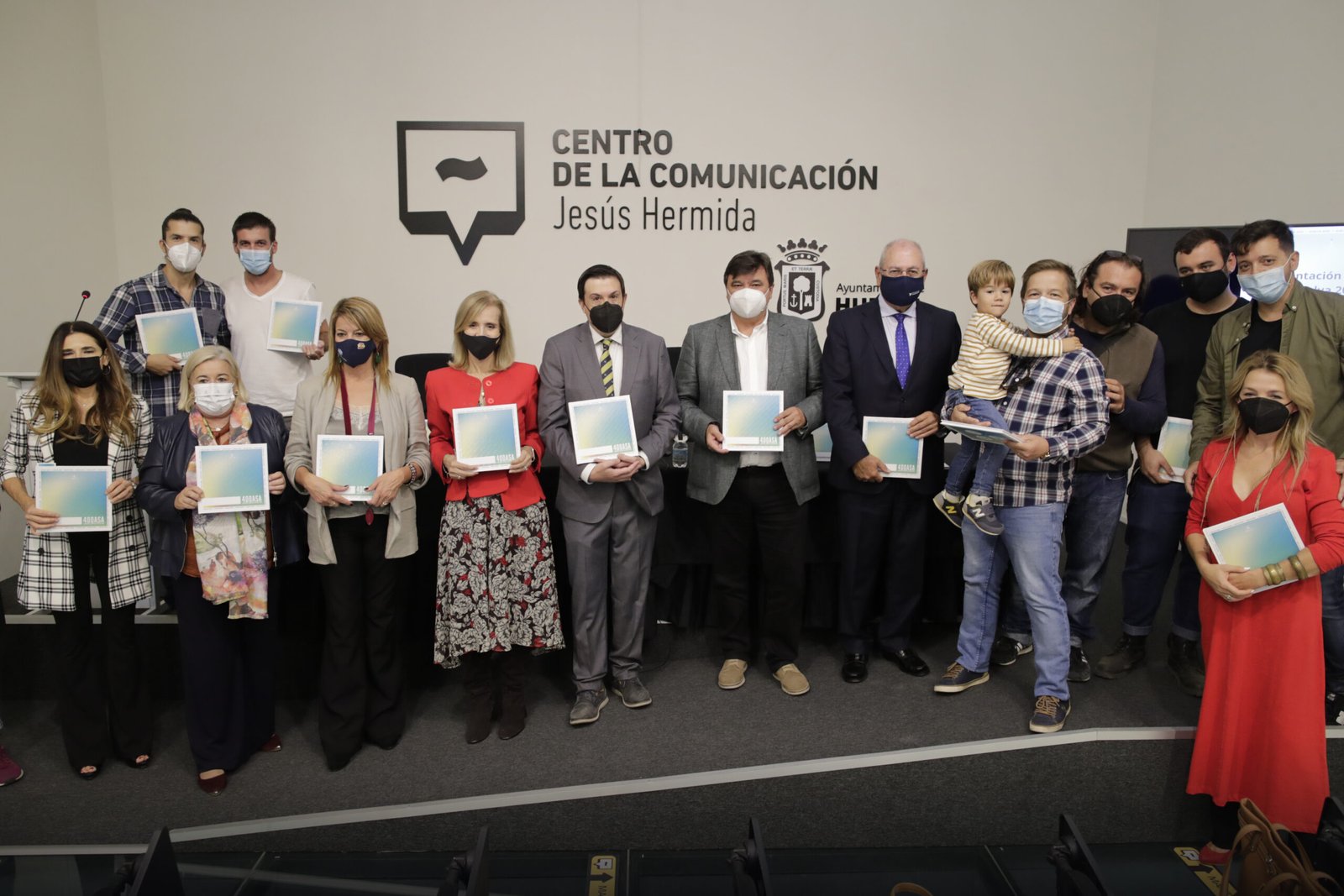 La APH renueva su ‘Anuario 400 ASA’ que incorpora el color y textos de periodistas a su tradicional apuesta por la fotografía