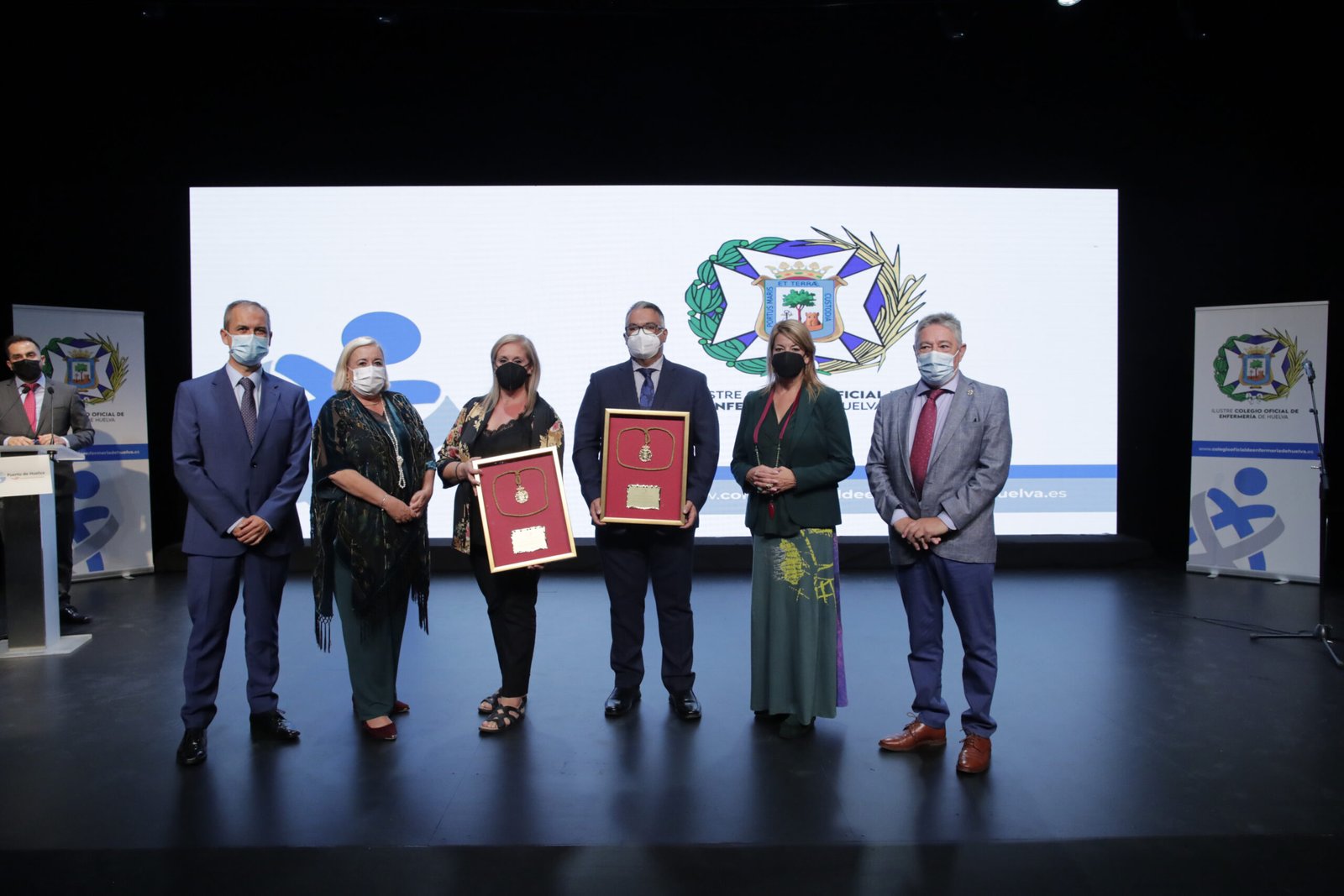 El enfermero campillero Isaac Florido recibe la Medalla al Mérito Profesional