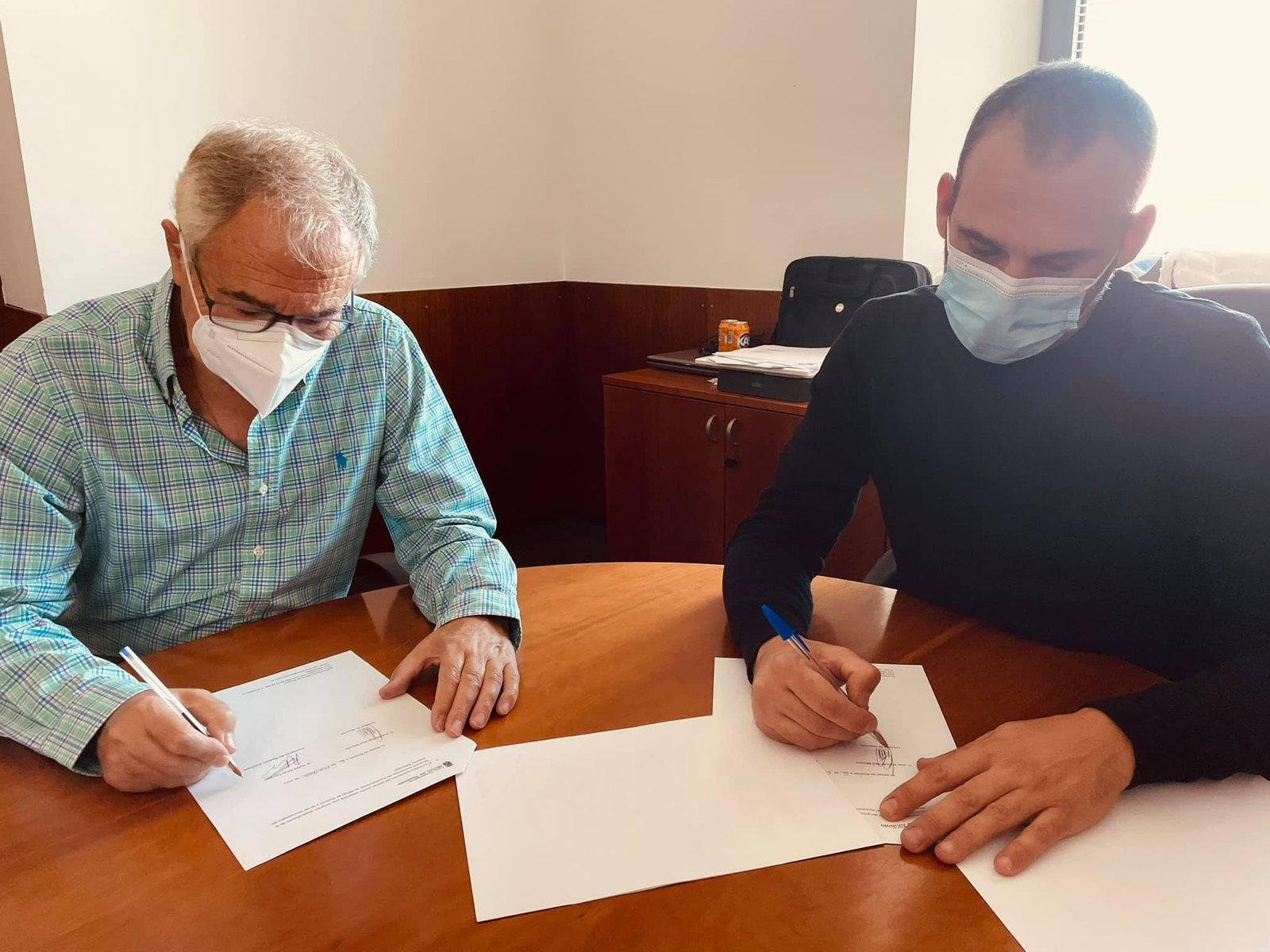 El Ayuntamiento renueva el convenio con el Riotinto Balompié