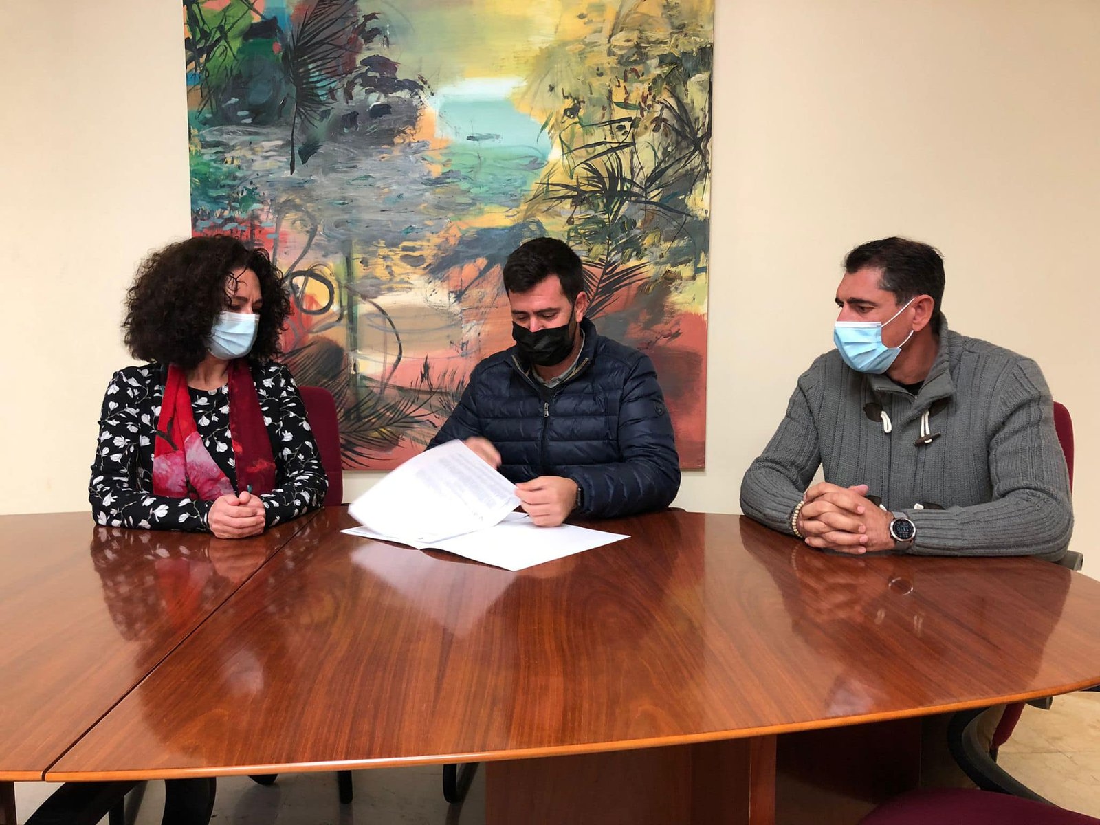 Gibraleón firma el contrato para mantenimiento y renovación de caminos por 144.000 euros