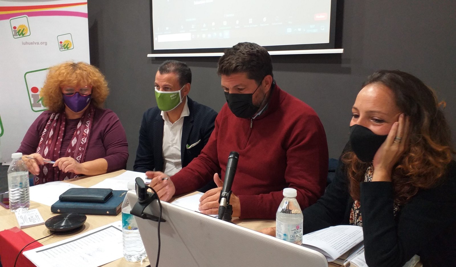 Marcos Toti forma un equipo de diez mujeres y siete hombres para marcar el nuevo rumbo de IU