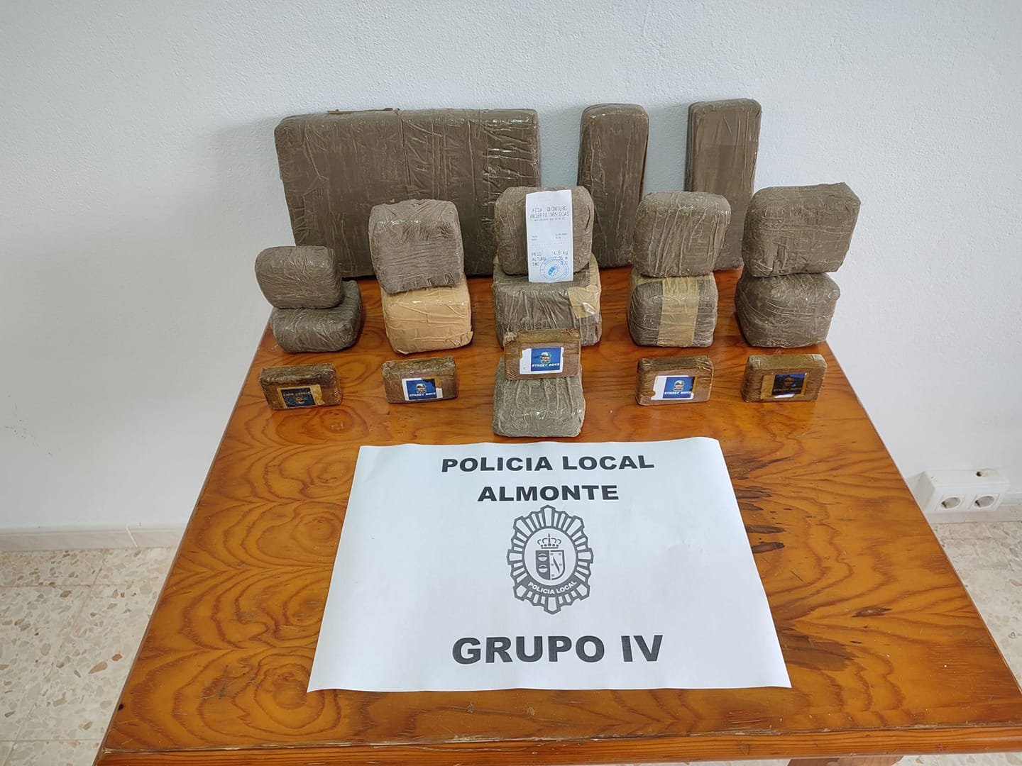 El mar devuelve más de 2.000 kilos de hachís a lo largo del litoral de Huelva