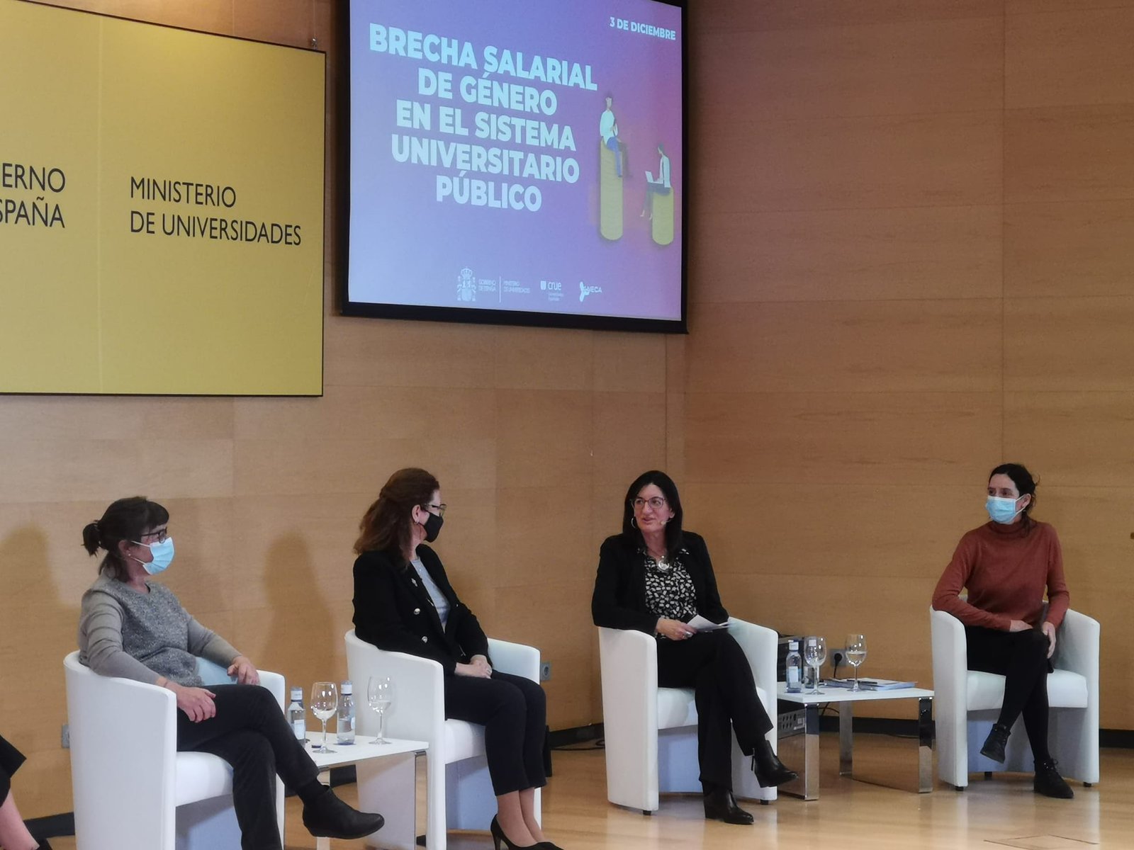 Un estudio revela la brecha salarial entre hombres y mujeres en la Universidad