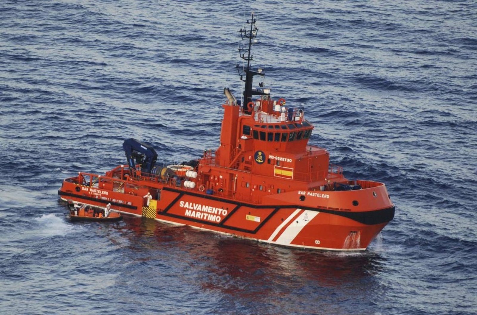 Amplían la búsqueda del marinero caído al agua frente a Mazagón tras 48 horas sin resultados