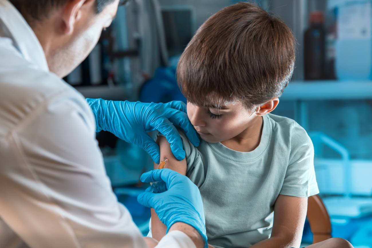 Los niños de entre 11 y cinco años comienzan a recibir la segunda dosis de la vacuna