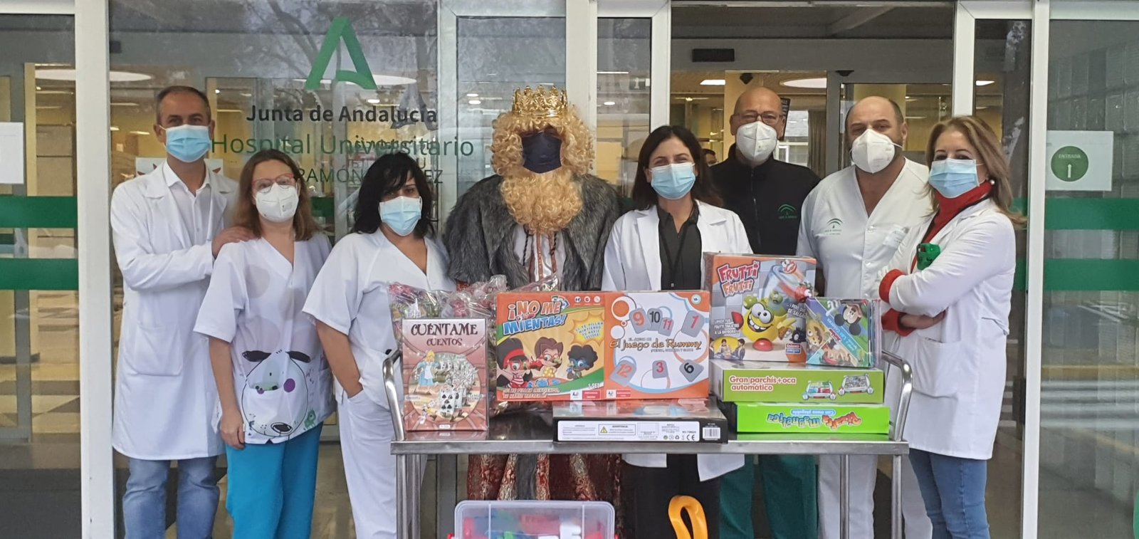 CSIF dona juguetes educativos al área de Pediatría del Juan Ramón Jiménez