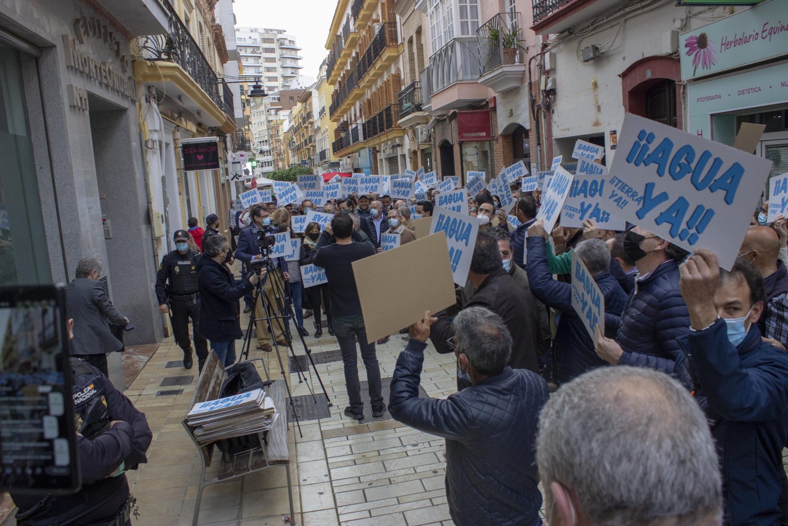 Cientos de agricultores se concentran en Huelva para reclamar el agua superficial