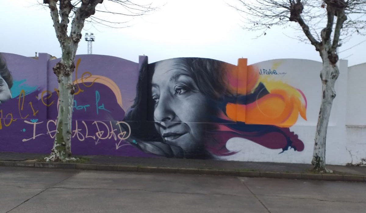Atentan contra el mural de Almudena Grandes en Valverde durante el 8M